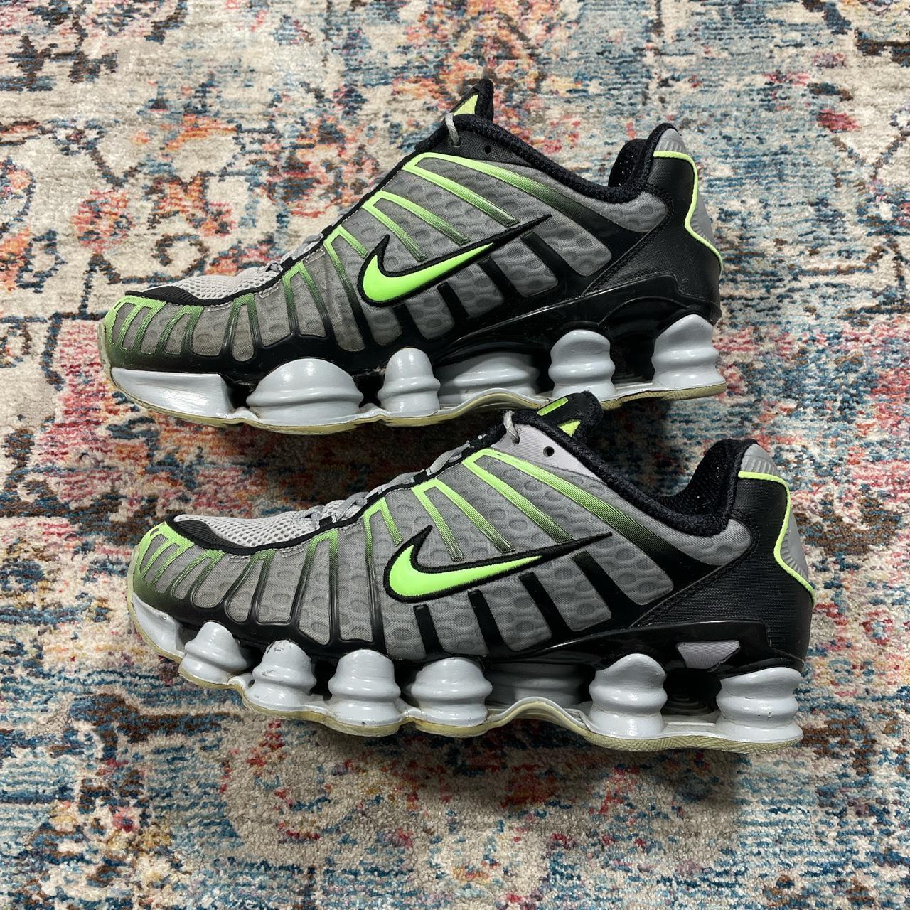 Nike shox best sale grey and green