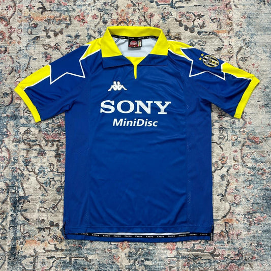Retro Juventus Kappa 1996/97 Away Football Shirt