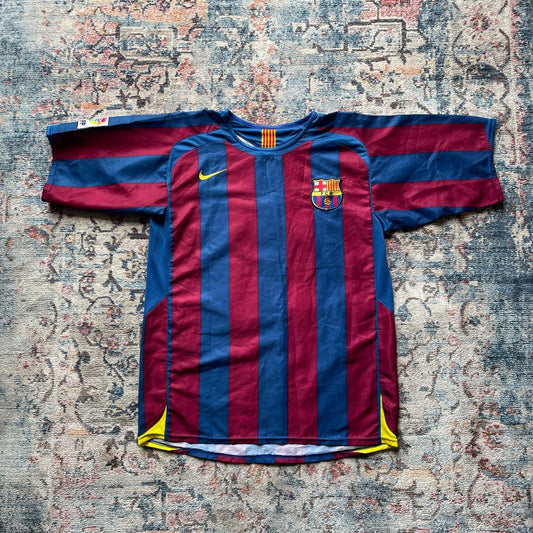 Retro Barcelona Nike 2005/06 Ronaldinho Home Football Shirt