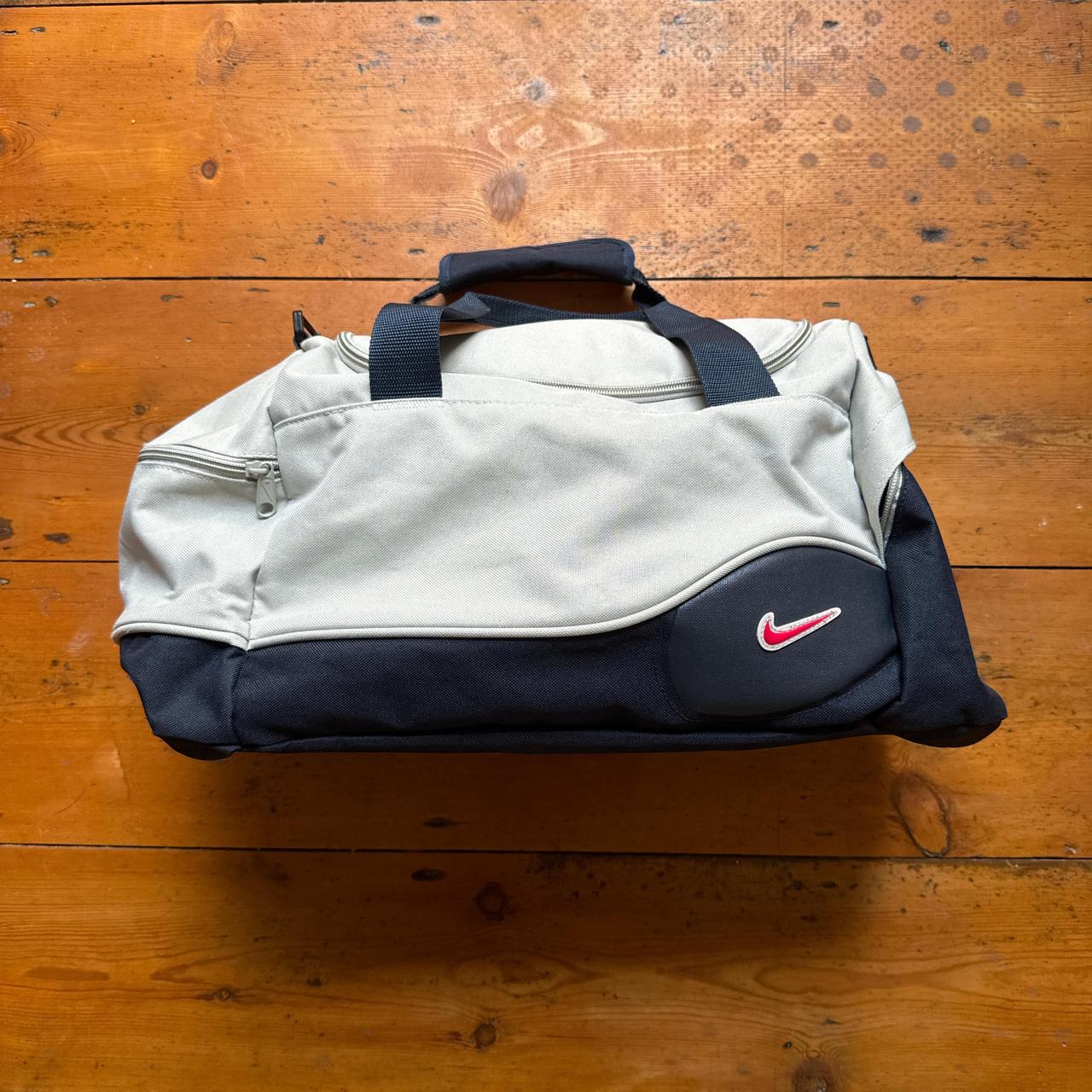 Vintage Nike Grey and Navy Hold-All Bag