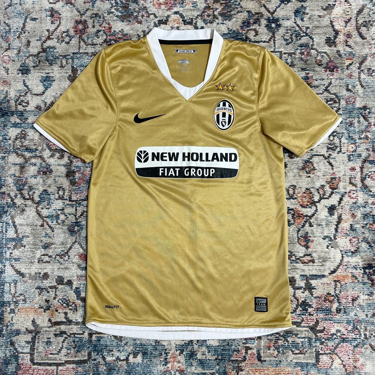 Retro Juventus 2008/09 Away Football Shirt
